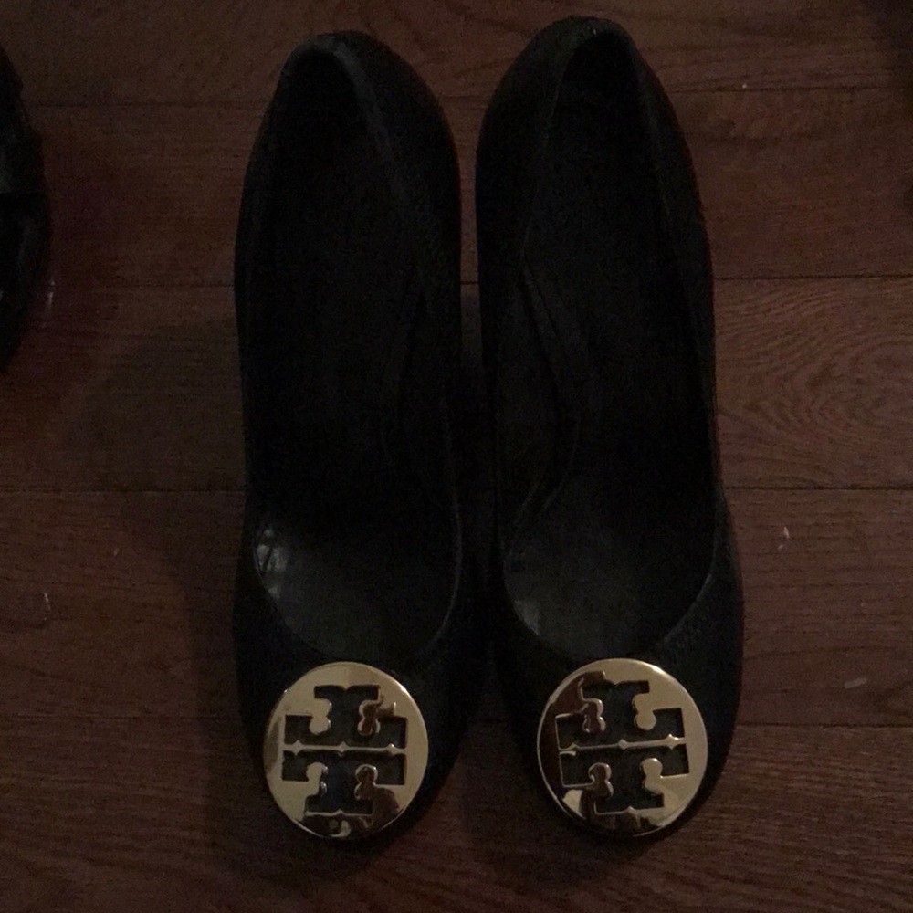 Tory Burch platform close toed shoes